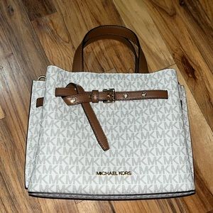 Micheal Kors Emilia Small Logo Satchel